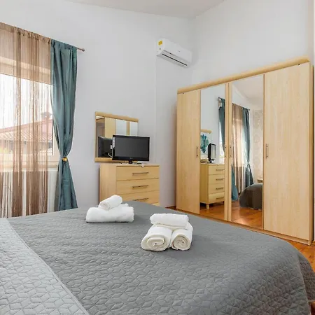 Holiday home Ostone Pula